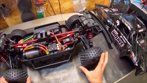 NEW Arrma Mojave EXB "EXTREME BASH" roller. First look, Tips and Teaser!