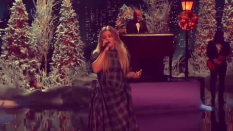 Live Kelly Clarkson - Underneath The Tree -