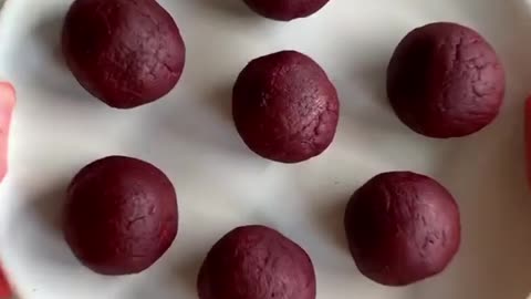 red velvet cake balls with!🤤🤩