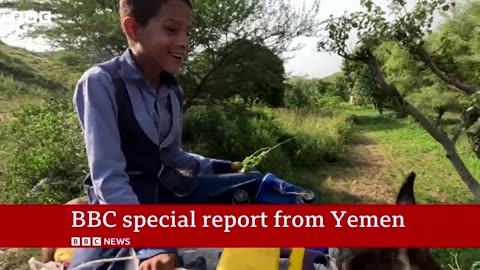 blind boy helped rebuild his school in Yemen