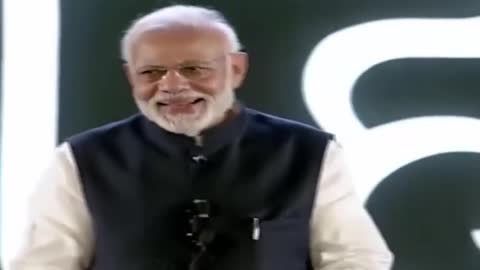 Watch what did Anand Mahindra say about PM Modi that no one could resist clapping!