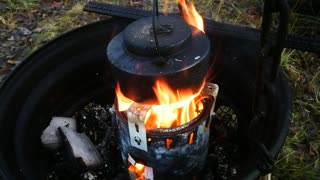 Brewing coffe on my small tin can stove.