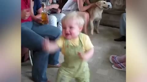 Cutest baby dancing_so cute 🤗🤗🤗😍😍👶