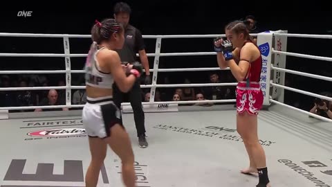 Women’s Muay Thai BRAWL 🔥😍 Stamp Fairtex vs. Alma Juniku