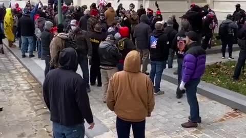 WATCH these police stand by and *DO NOTHING* to stop anyone at the Capitol siege.