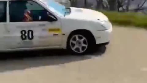 Car flips over and crashes in unbelievable footage!
