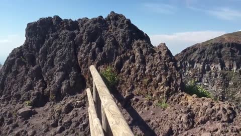 Walking Up an active volcano 🌋😱😱