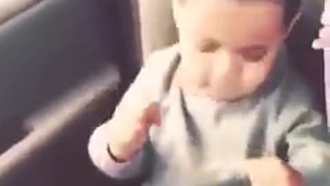 Funny child reaction😆