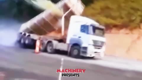 Top 10 Dangerous cranes & dump truck fails!