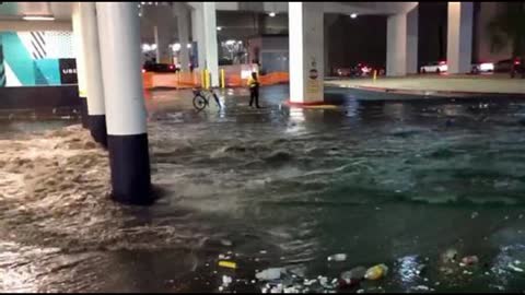 2 dead as heaviest rainfall in 10 years floods Las Vegas strip for second time in weeks