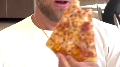 Dave Portnoy Tries College Dining Room Pizza At Rutgers