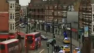 Várias pessoas esfaqueadas em Londres. Polícia abateu suspeito