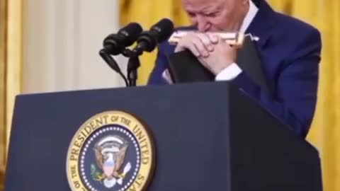 Biden Plays Titanic Song 😂