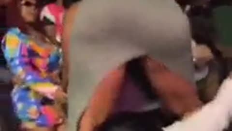 Chick’s Kitty Cat Made An Appearance While She Was Twerking With No Panties On!