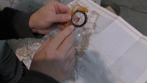 HOW TO USE A COMPASS - BASIC MAP READING
