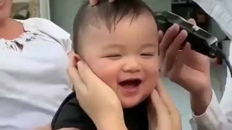 Charming BABY'S HEARTWARMING REACTION TO HAIRCUT