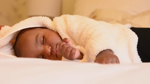 Soothing Lullaby to Make your Baby Sleep within a Minute