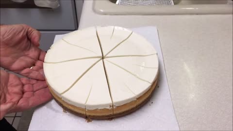 Cheesecake un-canning and cutting