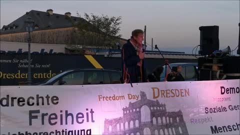 FREEDOM DAY - DRESDEN, Theaterplatz, 30 10 2021, Rede Anselm Lenz, Ankunft Aufzug - Demo, Kundgebung