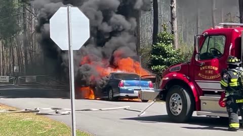 Car In Flames!! Brave Firefighters Put Out The Fire