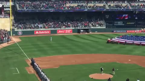 Bald Eagle lands on Seattle Mariners pitcher during national anthem
