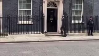 Barack Obama arrives at Number 10 in UK for an undisclosed “private meeting”