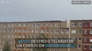 Ventos fortes soltam telhado de edifício na Alemanha