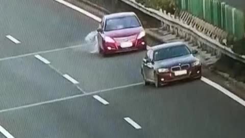 Woman Tries To Use Blanket To Shield Mway Breakdown Car