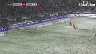 Komedija u Bundesligi: Snijeg zaustavio loptu na gol-liniji