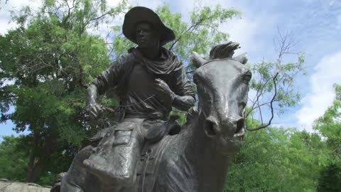 Pioneer Plaza Dallas Texas - Bronze Art Sculptures of a Cattle Drive