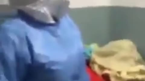 Una enfermera se llevo una sorpresa cuando llego a ver una señora que iban a entubar era su MADRE