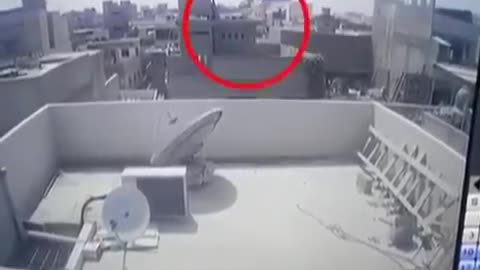 CCTV footage of PIA Plane crash in Karachi | 22 May 2020 | Aaj News | AJT