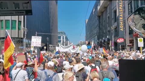 TAG DER FREIHEIT - BERLIN, 01 08 2020, QUERDENKEN, Demo - Aufzug