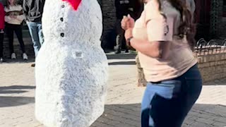 Snapshot Shock: The Snowman's Surprise Photo Op