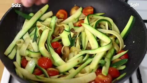 Creamy pasta with zucchini, mushrooms and vegetables! Delicious and easy!