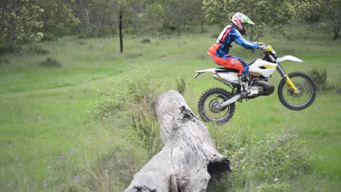 2 minute Tutorial: How to jump logs on a dirt bike