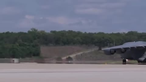U.S. Air Force Emergency Takeoff_ C-17 Globemaster III Crew at Full Throttle...