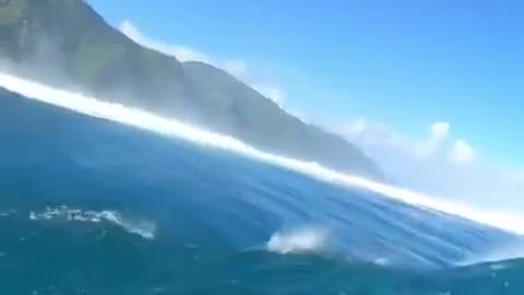 This is not a wave but the entire ocean folding over