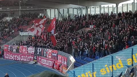 Die Fans des FCK bei der 0:2 Niederlage in Braunschweig