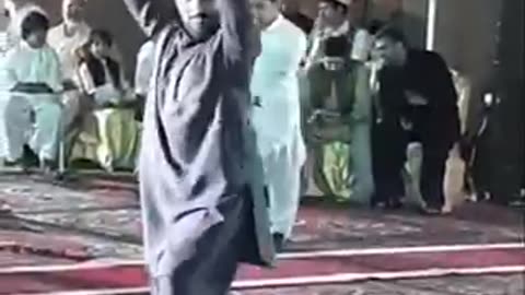 Pakistani Boy and Qatari Boy Dancing - Beautiful Video