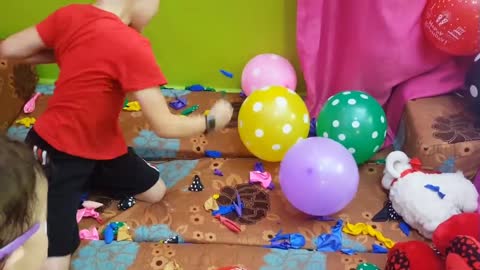 Super Celina play Balloons for kids