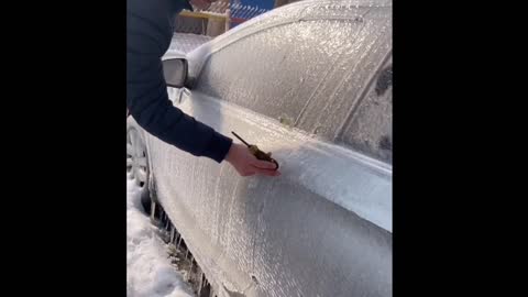 Although the weather is harsh, it is beautiful when you see snow covering your car