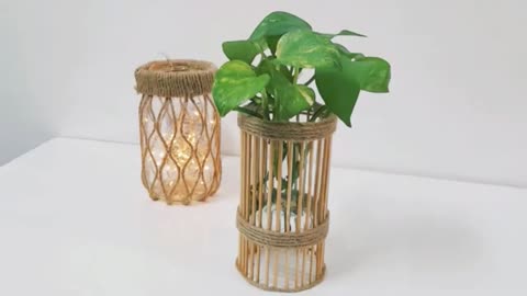 Turn a simple glass vase into a decorative vase with a barbecue stick