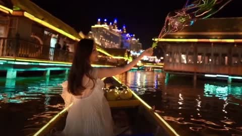 Chinese girl swims in a canoe and blows adorable soap bubbles