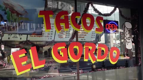 Tacos El Gordo en Centro San Diego... En Espanol...