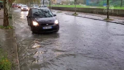 Top News - Frikë për përmbytje në Durrës/ Mblidhen strukturat, çfarë parashikohet në orët në vijim!