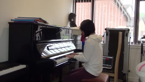 Pianist Girl Performs Flawless Green Day Classic