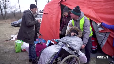Ukrainian refugees seek shelter in Polish supermarket | ABC News
