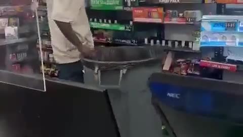 Dumb looter gets an Ass Whooping!!🤣😆😊👌