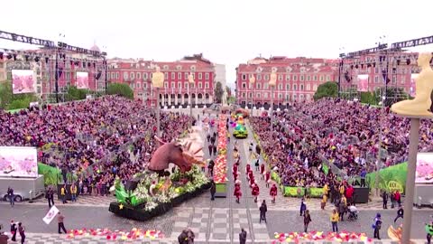 Flower adorned floats wow crowds in Nice